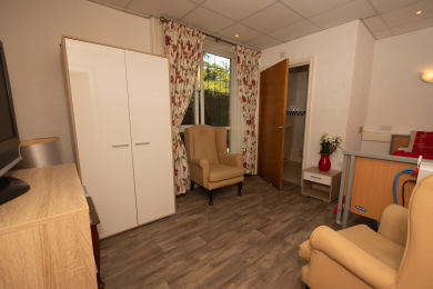 Single bedroom with en-suite facilities